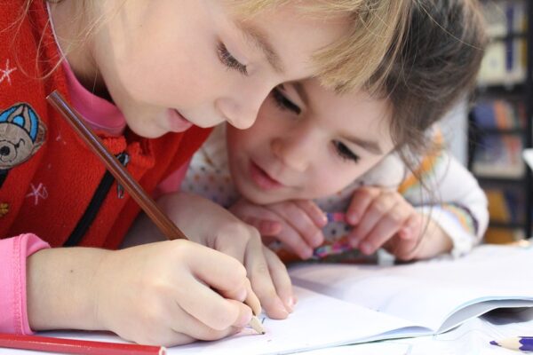 Como guardar dinheiro para o estudo dos filhos